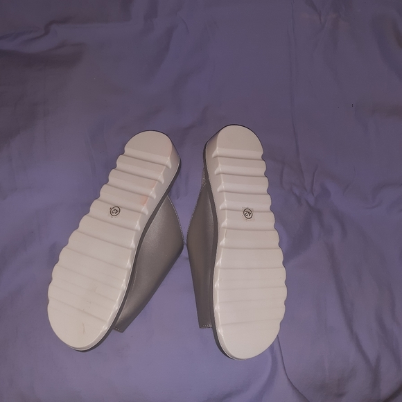 Sandals - Picture 4 of 4